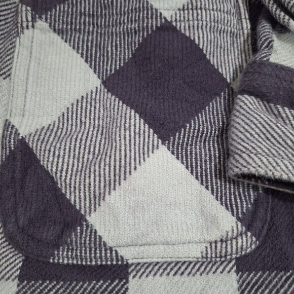 Cabelas Purple button Down shirt size medium - Picture 5 of 5